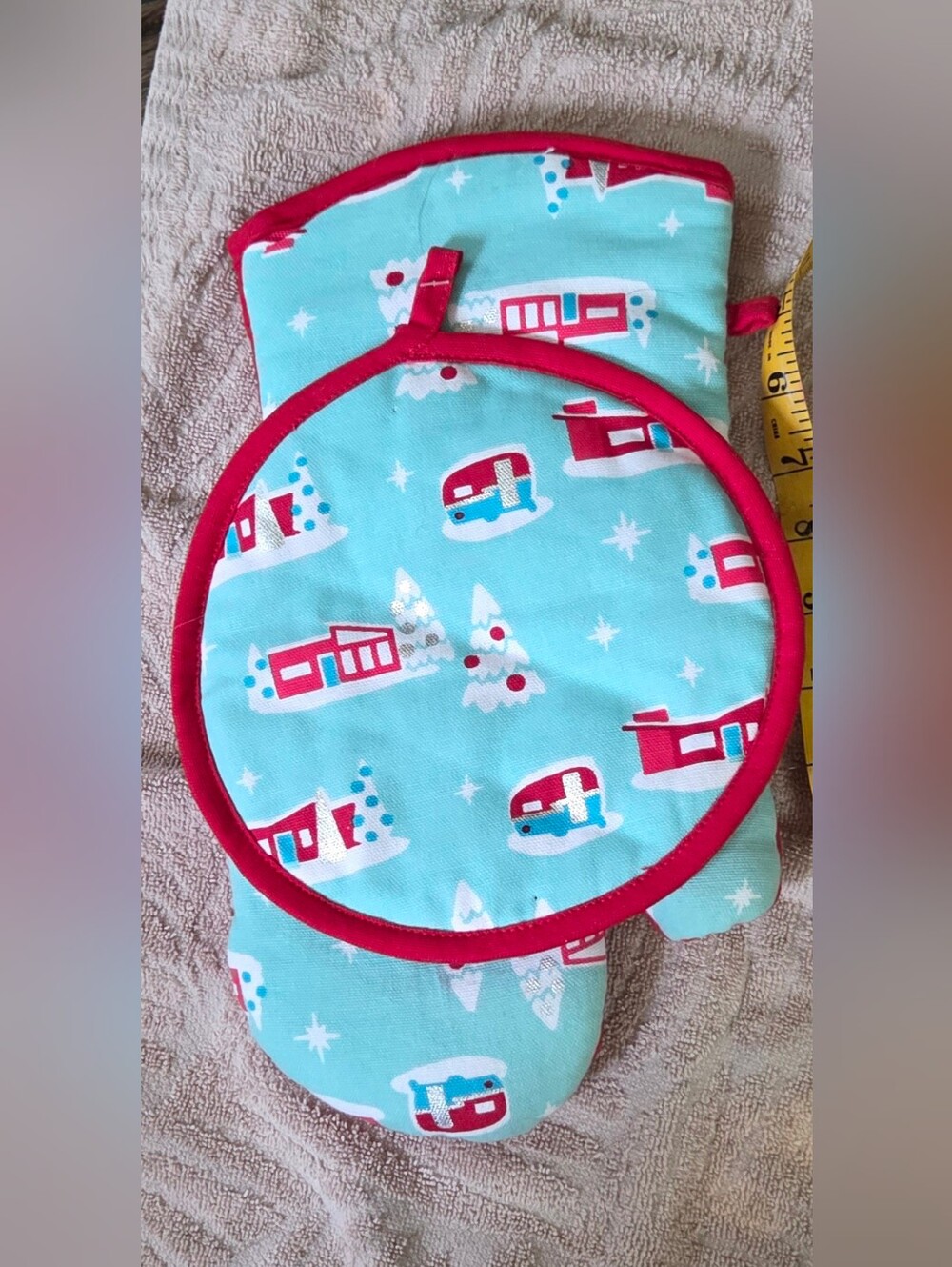 New Target Pot Holder And Oven Glove Set